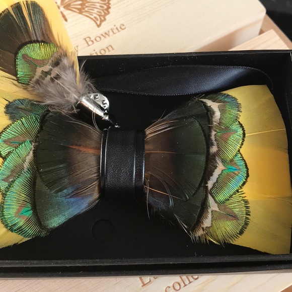 Feather Bowtie - Picture 4 of 5